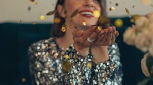 Scopri di più sull'articolo Feste Glam: emozioni, eleganza e luce che rivela